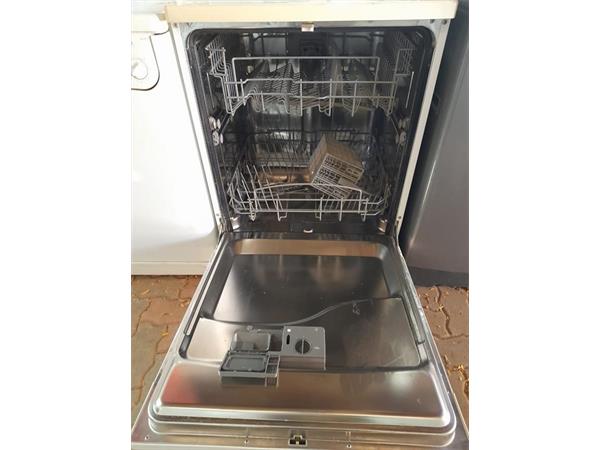 ~/upload/Lots/51557/AdditionalPhotos/r5mp3uhyid4bo/Lot 017 Kelvonator Dishwasher (2)_t600x450.jpg